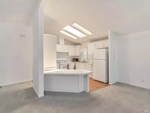 Santa Rosa, CA 95409,48 Cardinal WAY