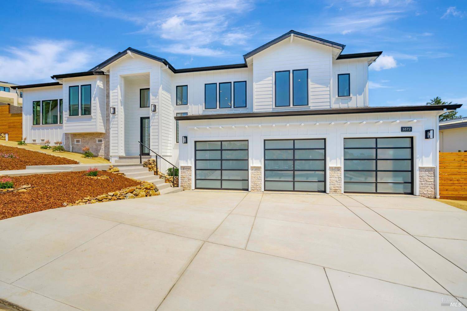 3572 Southridge DR, Santa Rosa, CA 95403