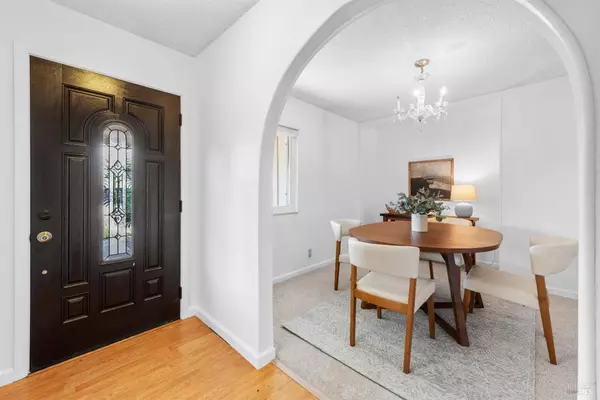 Petaluma, CA 94954,1313 Saint Francis DR