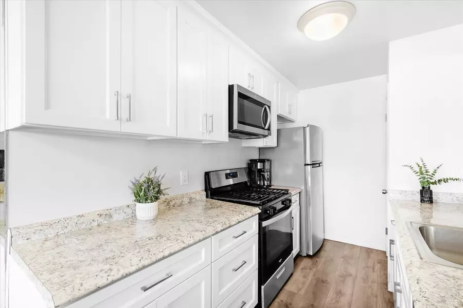 1967 Southwood DR 2, Vacaville, CA 95687