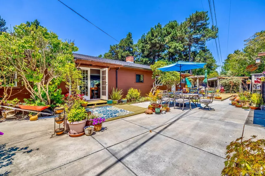 18841 Lahmon LN, Fort Bragg, CA 95437