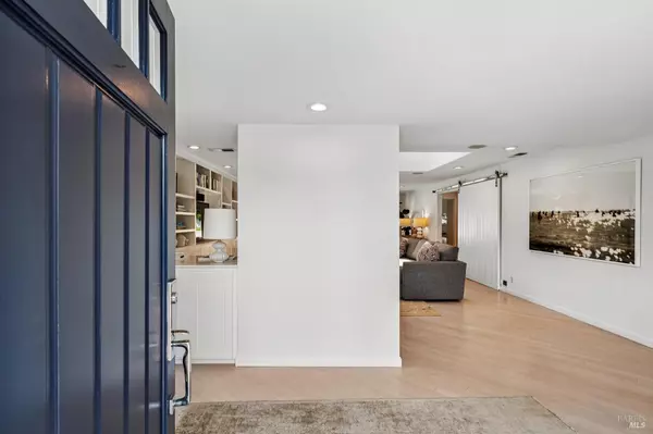 Tiburon, CA 94920,22 Venus CT