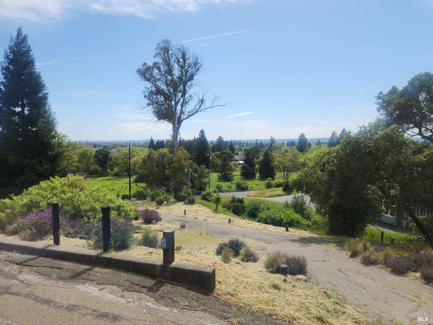 4980 Carriage LN, Santa Rosa, CA 95403