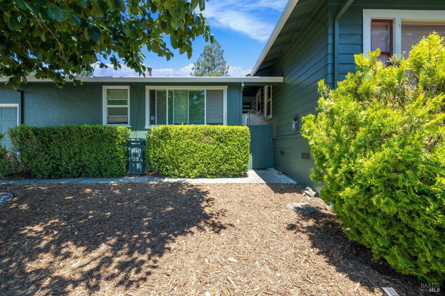 Santa Rosa, CA 95404,689 Plum DR
