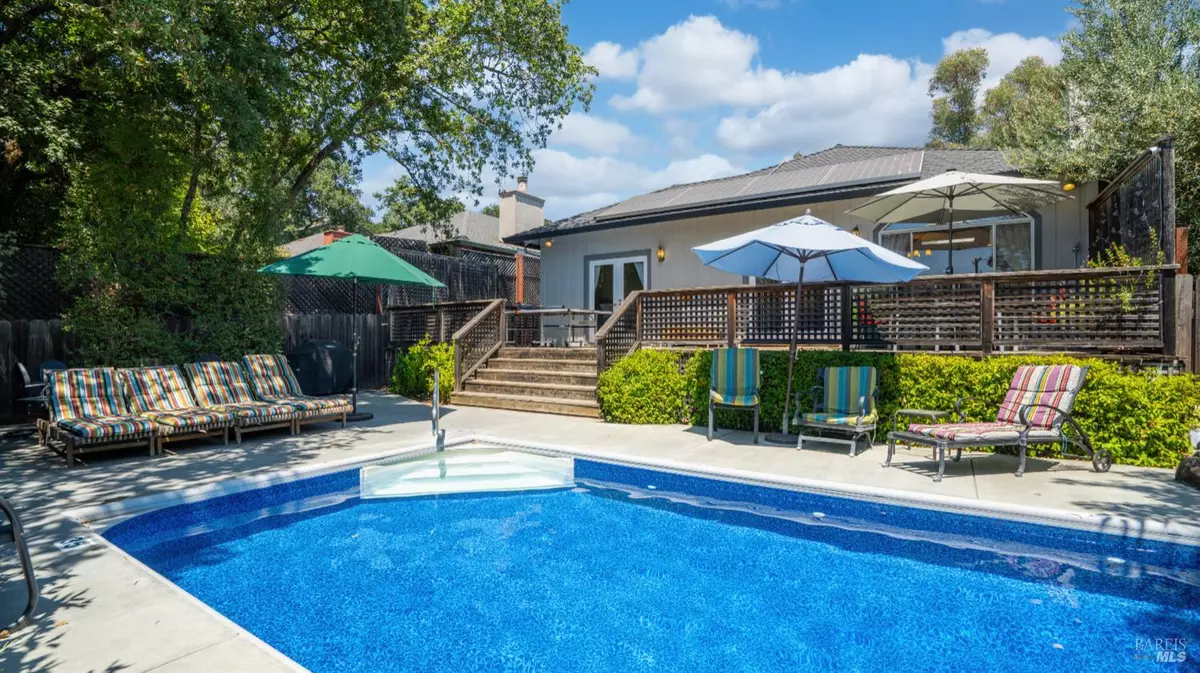 Sonoma, CA 95476,16936 Falcon LN