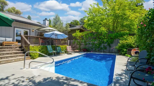 Sonoma, CA 95476,16936 Falcon LN