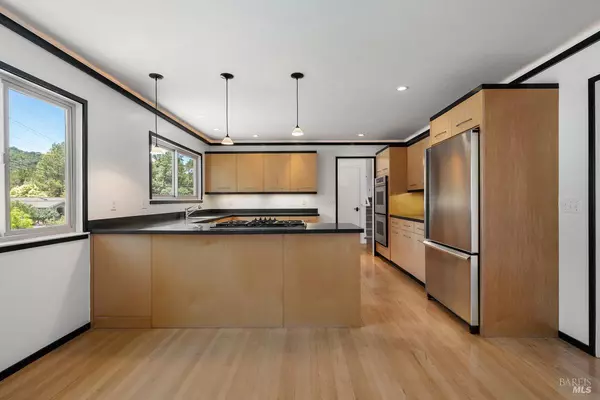 San Rafael, CA 94903,576 Montecillo RD
