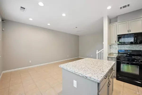 Vacaville, CA 95687,491 Rosso CT