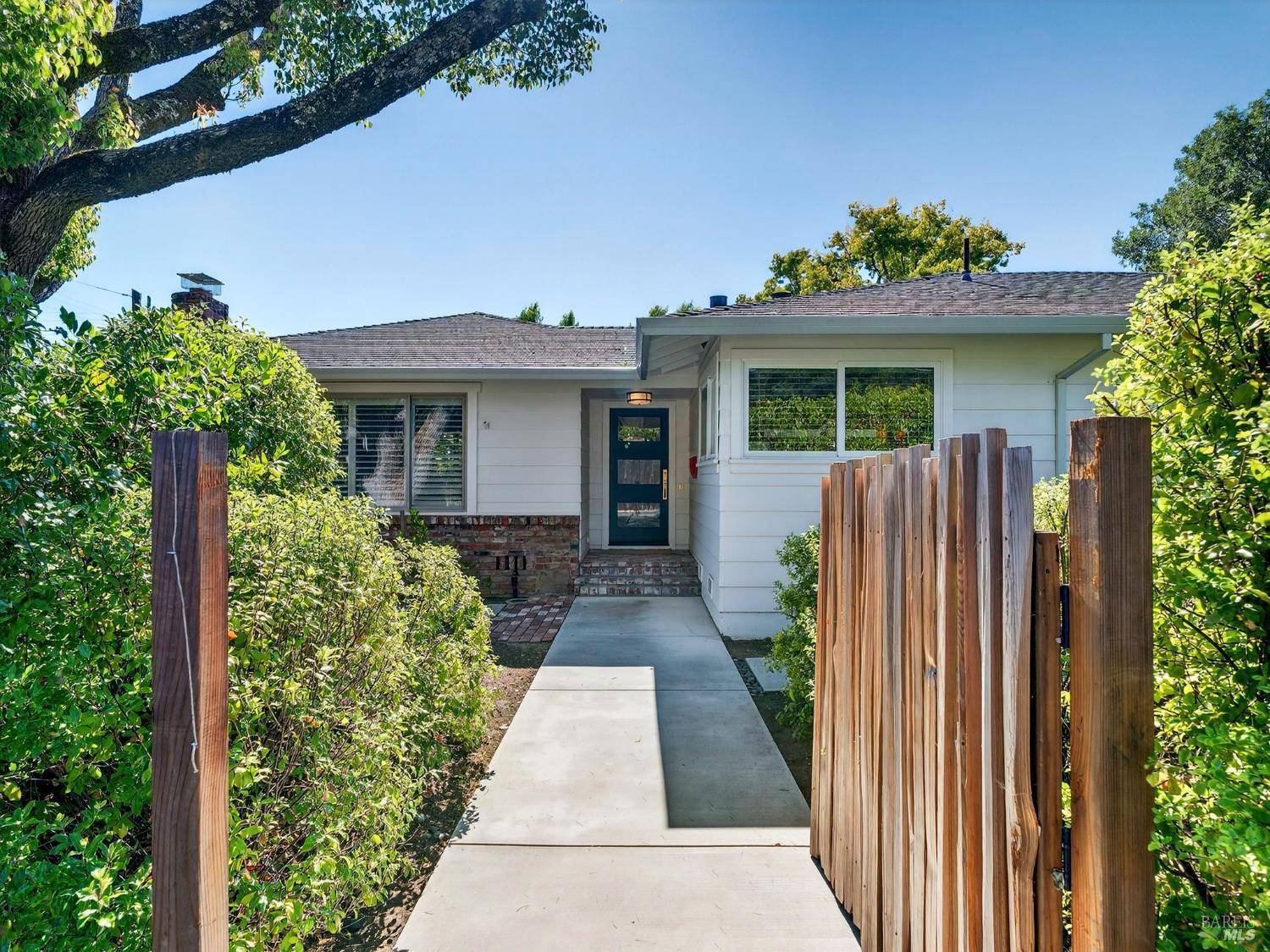 Healdsburg, CA 95448,765 Florence LN