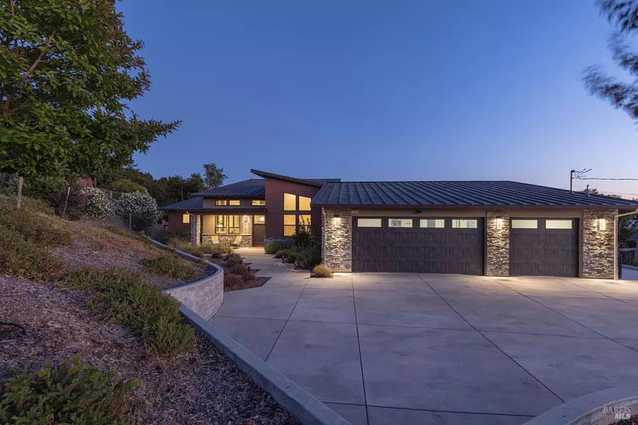 1325 Wikiup DR, Santa Rosa, CA 95403