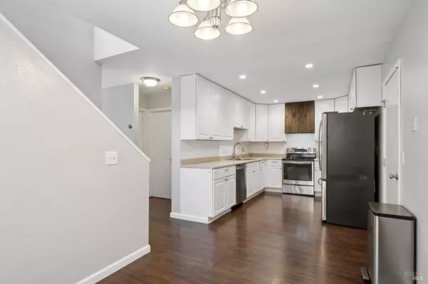 Rohnert Park, CA 94928,42 Francis CIR