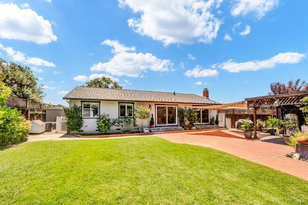 323 Willow Glen CT, Healdsburg, CA 95448