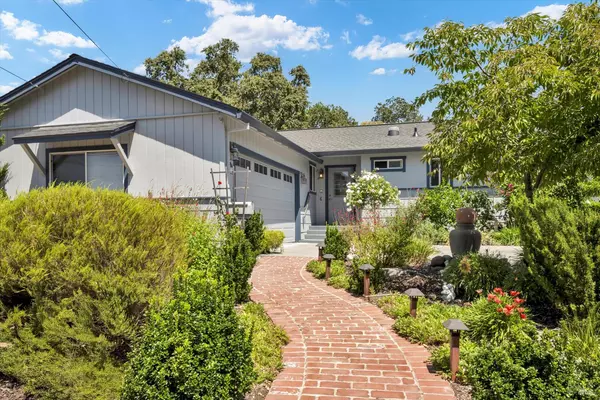 Healdsburg, CA 95448,323 Willow Glen CT