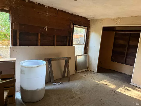 Sebastopol, CA 95472,601 Snow RD