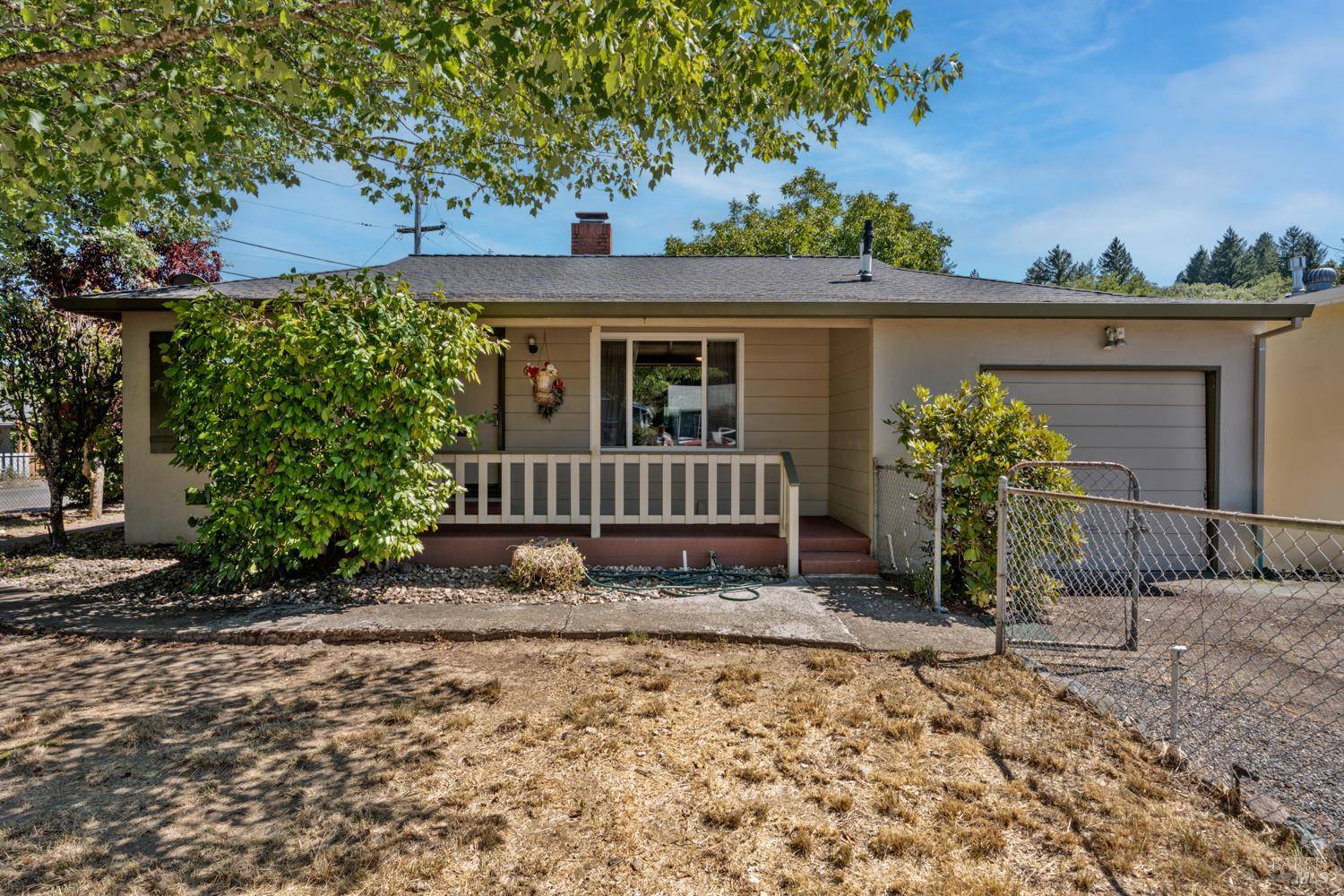 611 Hawthorne LN, Willits, CA 95490