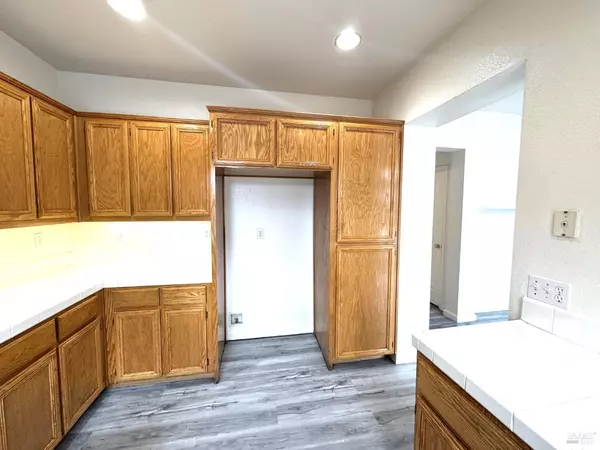 Rohnert Park, CA 94928,1217 Mateo DR