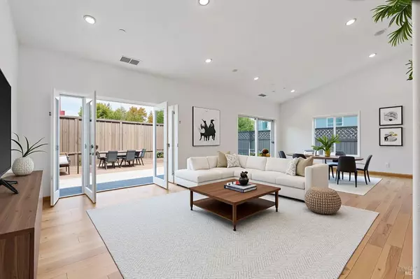 Santa Rosa, CA 95403,3745 Crestview DR