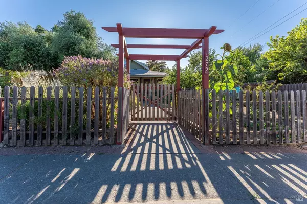 Willits, CA 95490,1272 Locust ST
