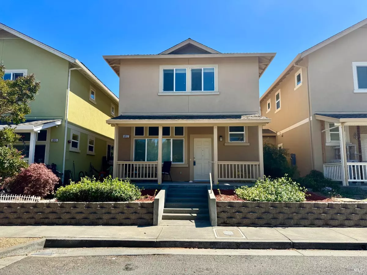 Sebastopol, CA 95472,6917 Redwood AVE