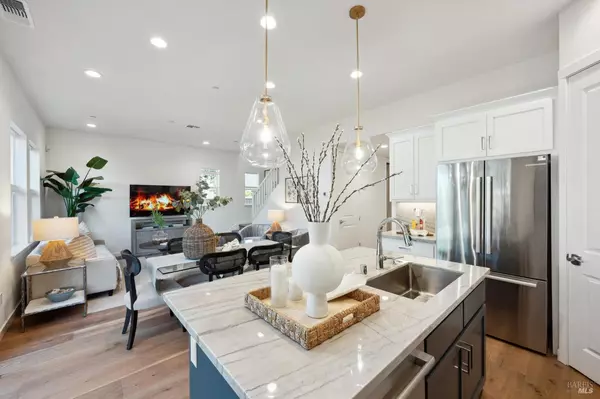 65 Riverbend LN, Petaluma, CA 94952