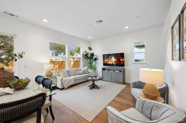 Petaluma, CA 94952,65 Riverbend LN