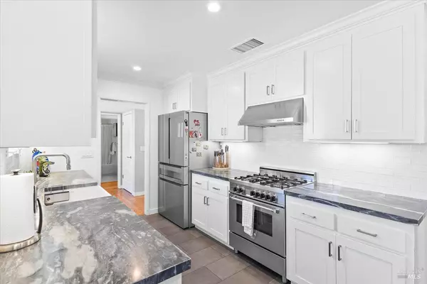 Santa Rosa, CA 95409,5668 Monte Verde DR