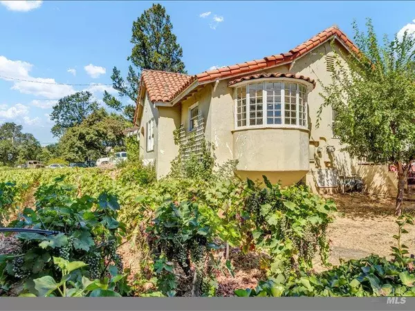 Angwin, CA 94508,315 N White Cottage RD N