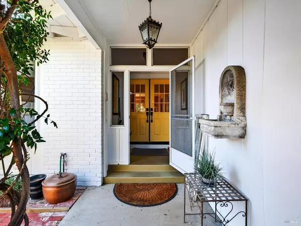 Healdsburg, CA 95448,317 Mountain View DR