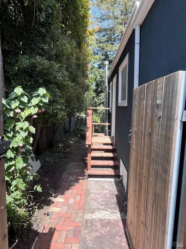 Oakland, CA 94619,4538 Tulip AVE