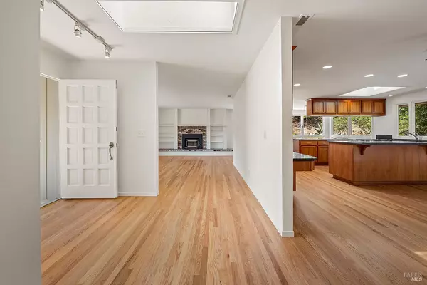 San Rafael, CA 94903,35 Salvador WAY