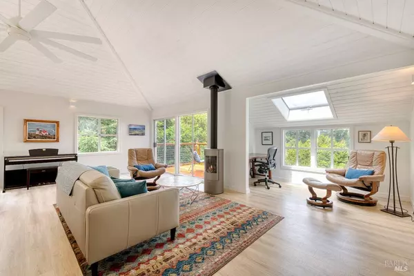 Inverness, CA 94937,450 Via De La Vista