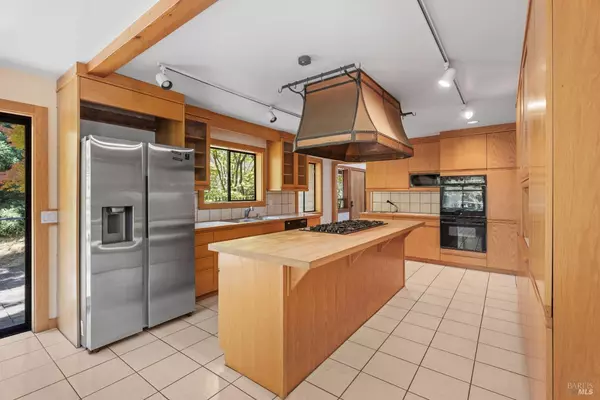 42795 Curley LN, Point Arena, CA 95468