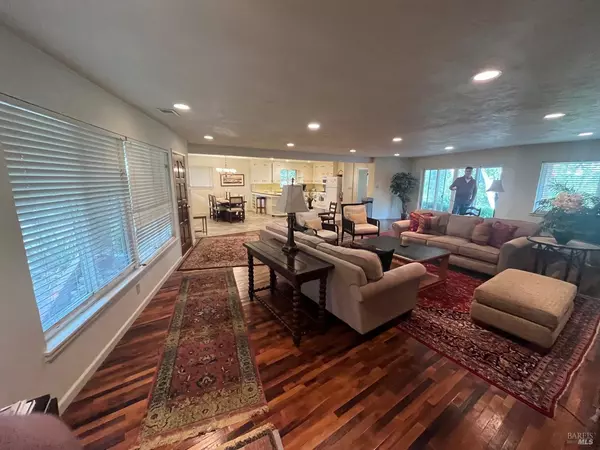 Petaluma, CA 94954,3440 Manor LN