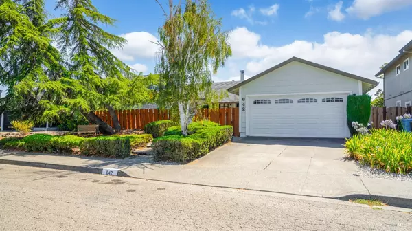 642 Albert WAY, Petaluma, CA 94954