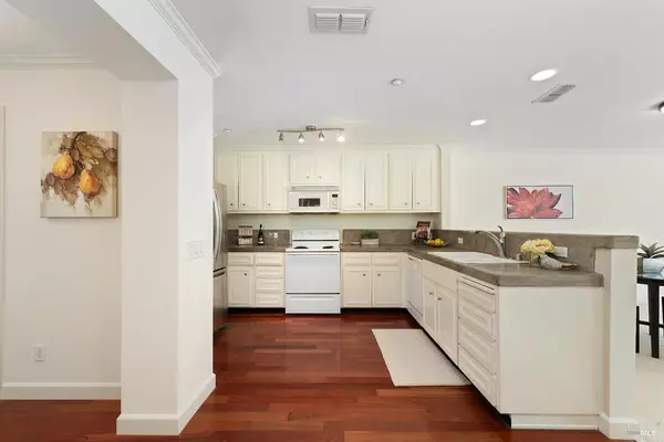 Novato, CA 94949,510 Entrada DR 203