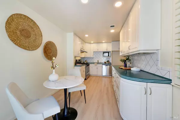 Santa Rosa, CA 95405,2318 Lakeview DR