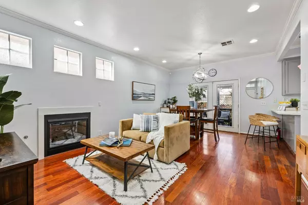 221 Preston CT, Petaluma, CA 94952