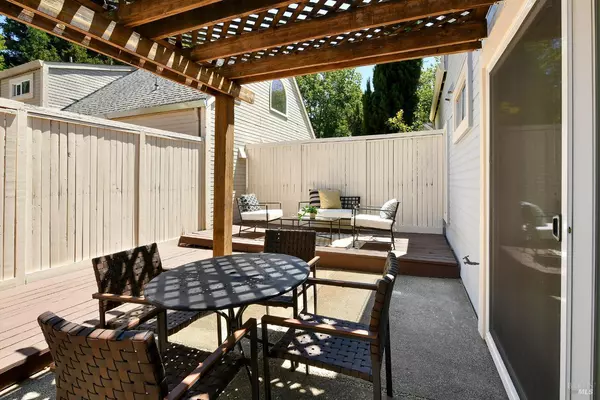 Santa Rosa, CA 95405,2737 Lakeview DR