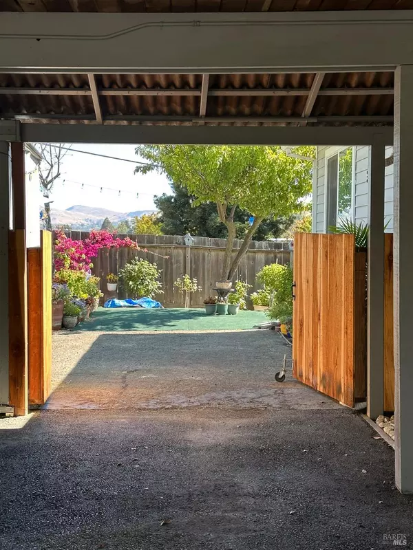 Vallejo, CA 94590,15 constance DR