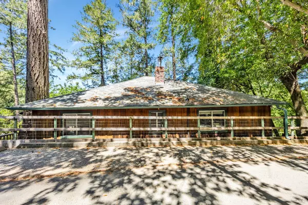 11777 Madrona RD, Forestville, CA 95436
