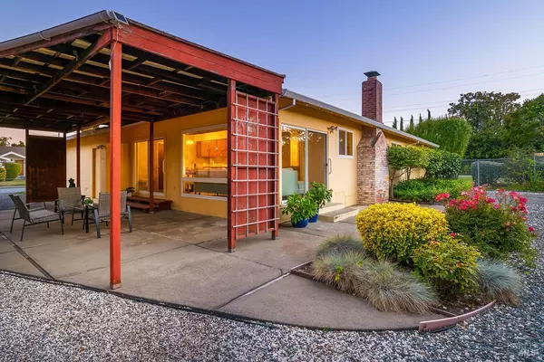 Novato, CA 94947,7 Laurie CT