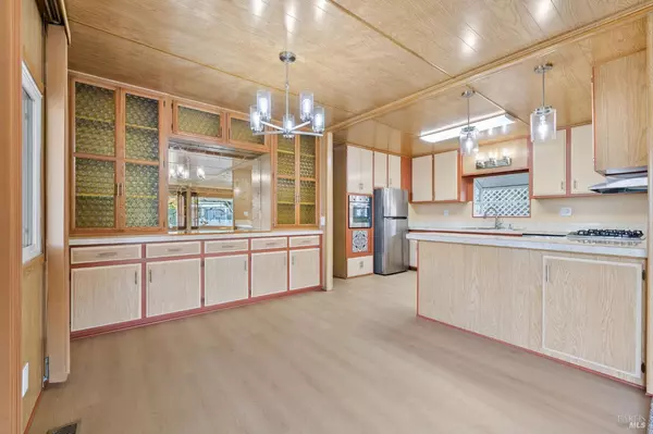 Santa Rosa, CA 95403,612 Colonial Park DR