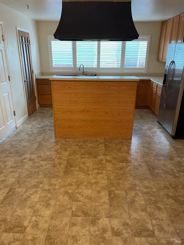 Rohnert Park, CA 94928,954 Emily AVE