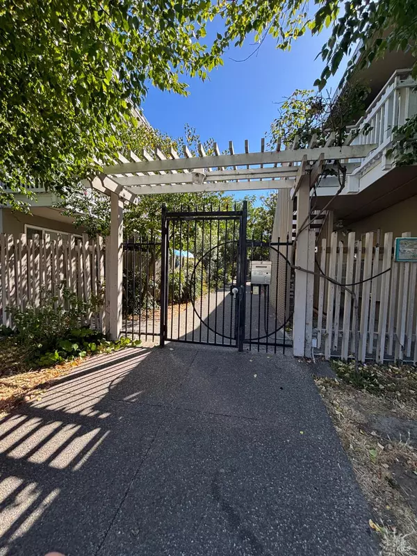 San Rafael, CA 94901,35 Fairfax ST 8