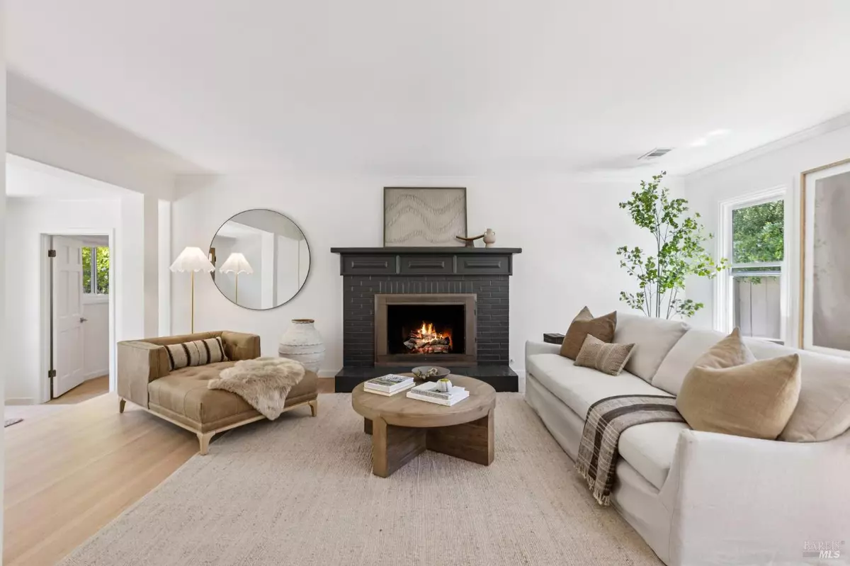 Larkspur, CA 94939,317 Holcomb AVE