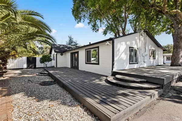 1485 S Wright RD, Santa Rosa, CA 95407