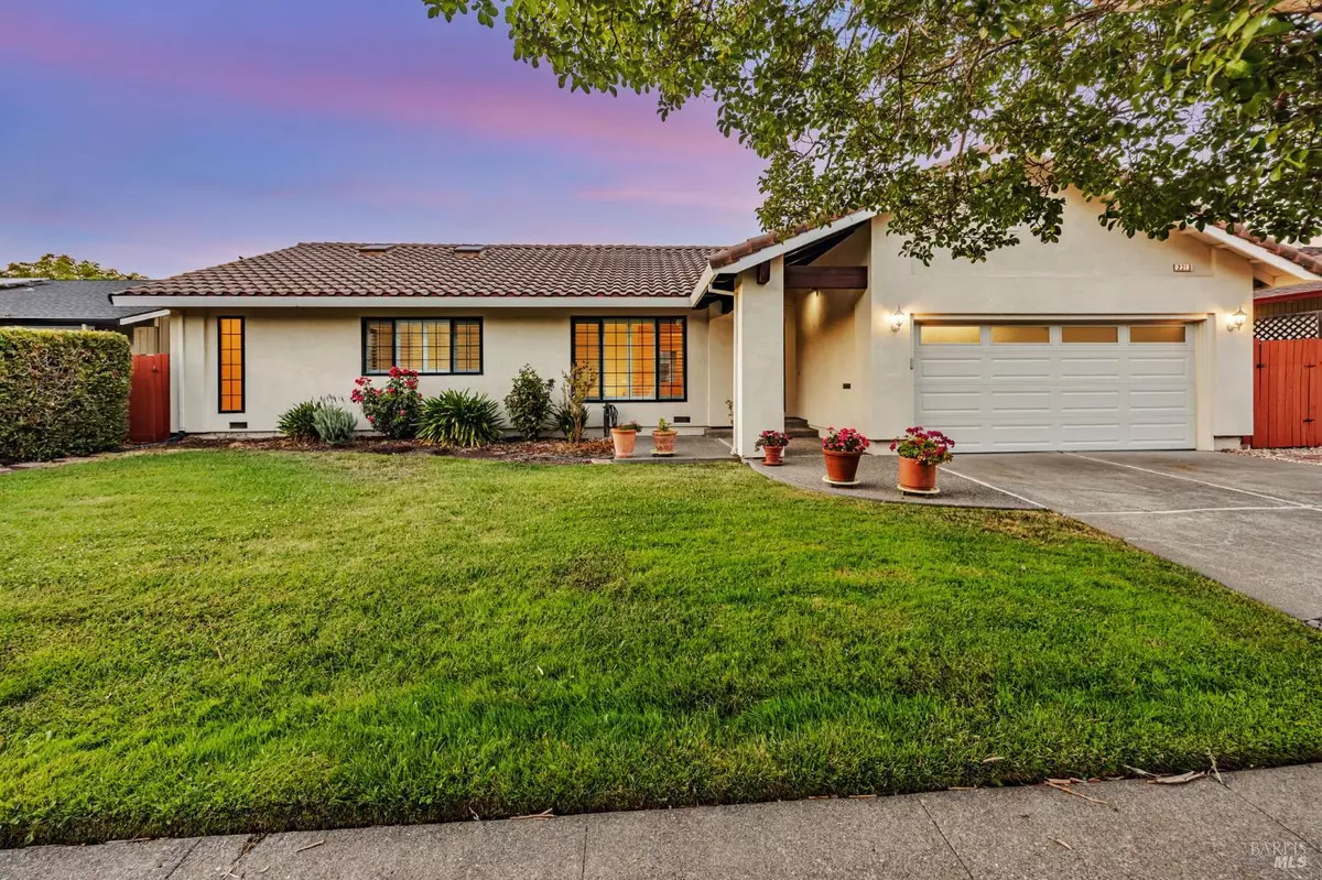 Santa Rosa, CA 95405,2213 Warwick DR