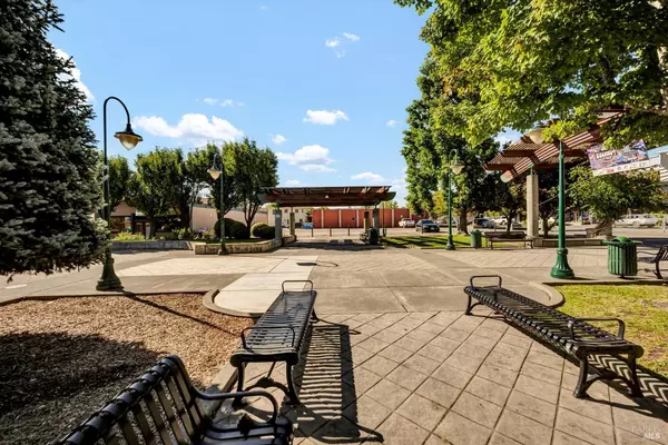 110 N Cloverdale BLVD, Cloverdale, CA 95425