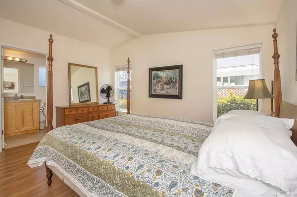 Petaluma, CA 94954,63 Oakwood DR