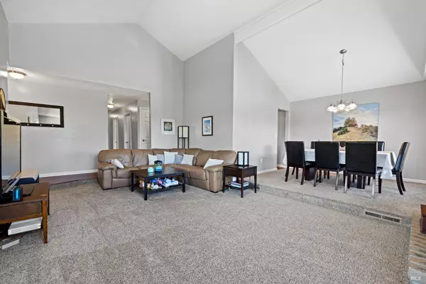 Petaluma, CA 94954,2014 Crinella DR